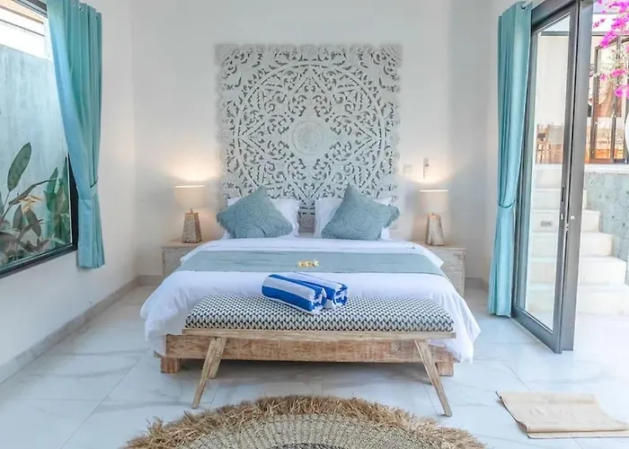 Hakem Elegant And Modern 4 Bedrooms Pool View Villa Canggu