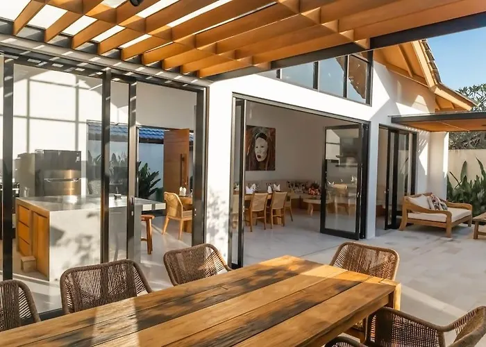 Hakem Elegant And Modern 4 Bedrooms Pool View Canggu