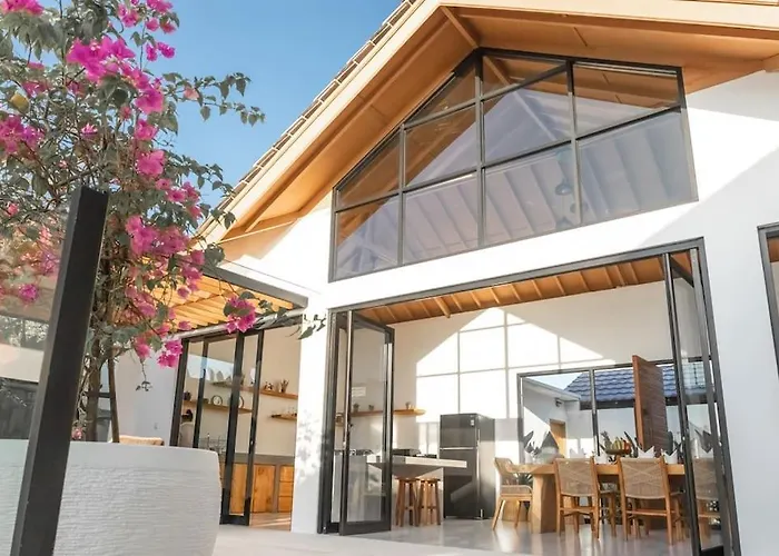 Villa Hakem Elegant And Modern 4 Bedrooms Pool View Canggu