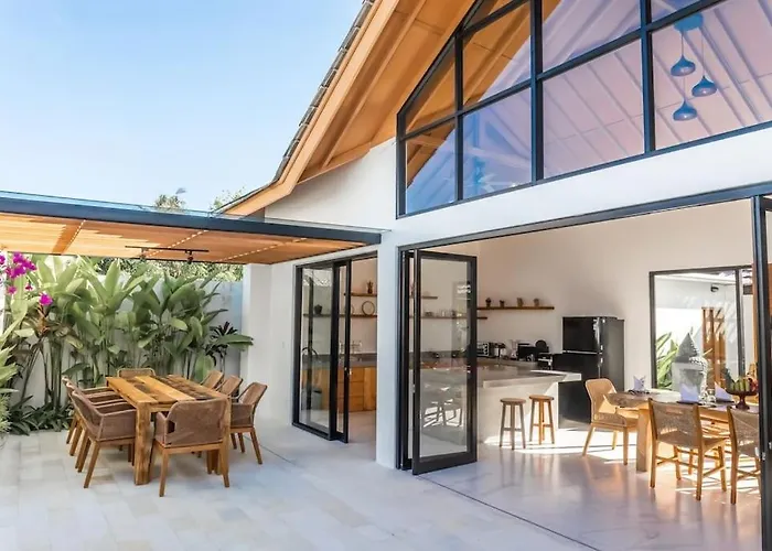 Hakem Elegant And Modern 4 Bedrooms Pool View Villa Canggu