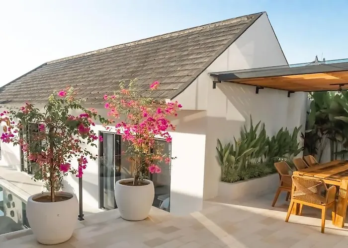 Hakem Elegant And Modern 4 Bedrooms Pool View Canggu